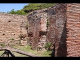 07578 ostia - regio i - insula xiii - molino (i,xiii,4) - raum (6) - suedseite - 06-2024.jpg